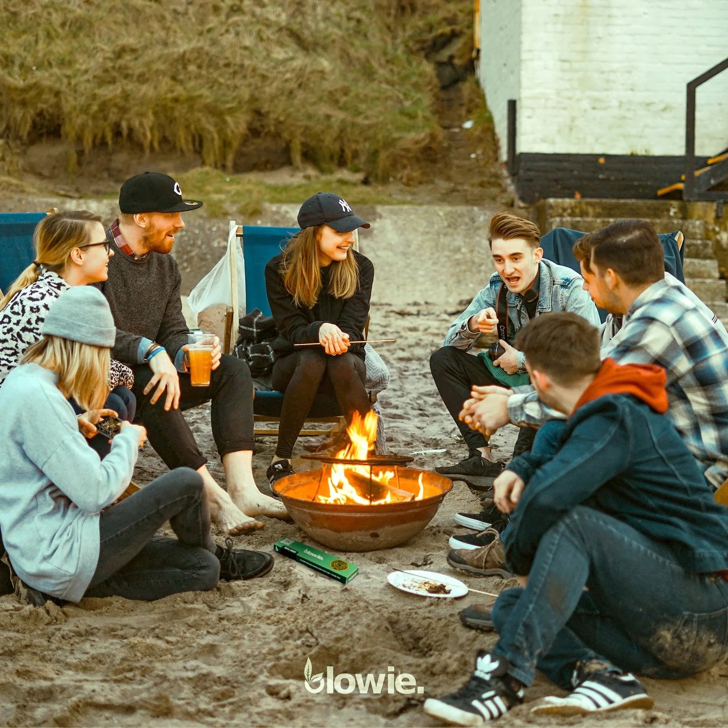 Value box 32 pieces Rolling Paper + Filter Tips - Blowie